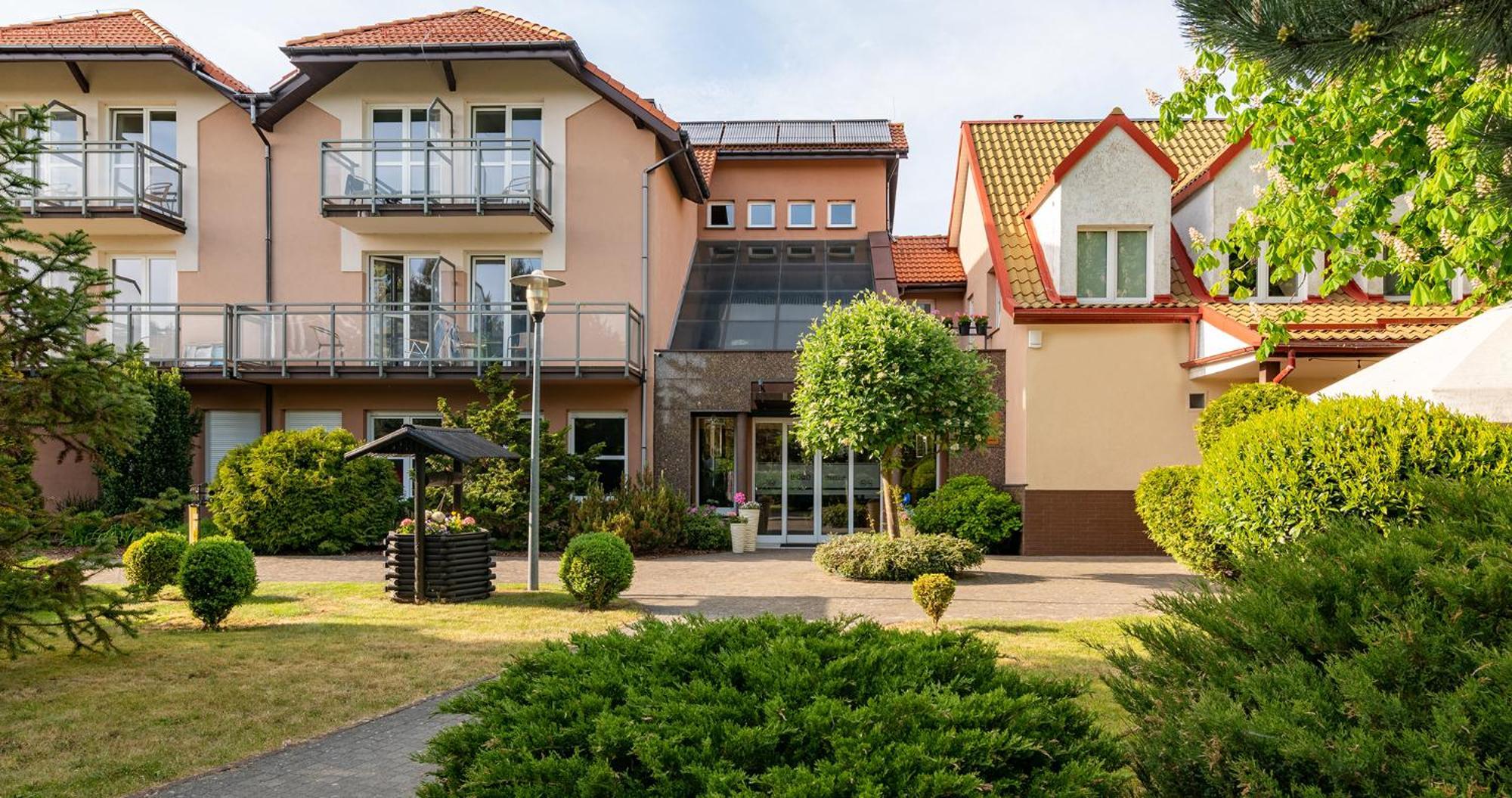 Ledan Hotel Chłopy Екстериор снимка